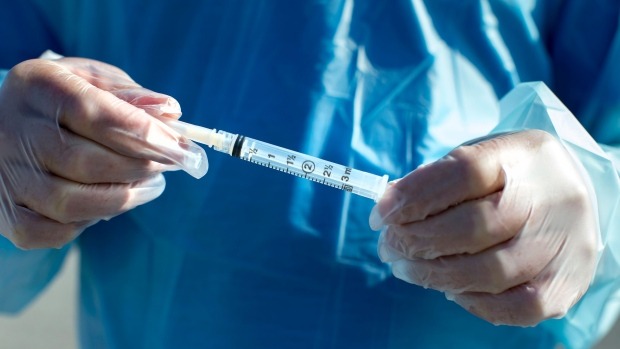 Vacinas contra a gripe expiradas foram administradas a idosos em uma casa de repouso em Toronto