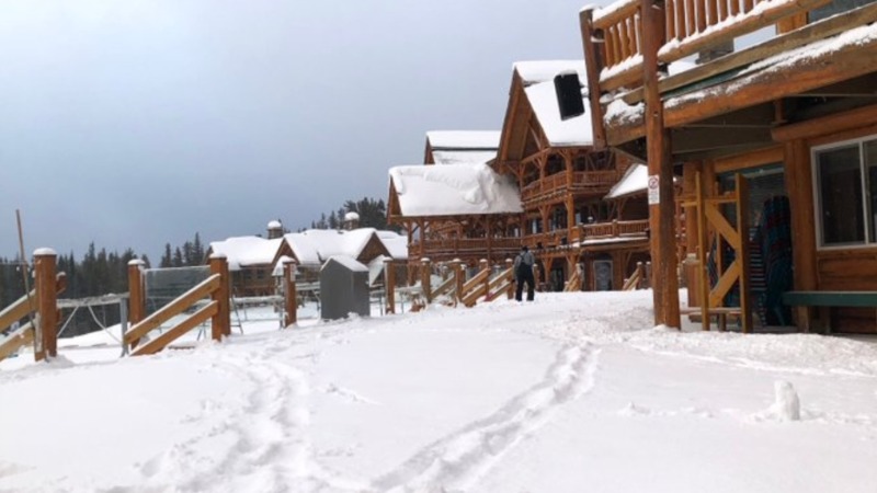 A temporada de esqui chega a Alberta com os primeiros resorts abertos de 2021 a 2022 no Parque Nacional de Banff
