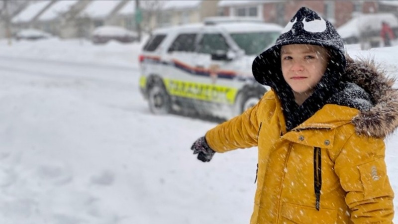 Menino de 8 anos de Ottawa salva homem quase enterrado na neve