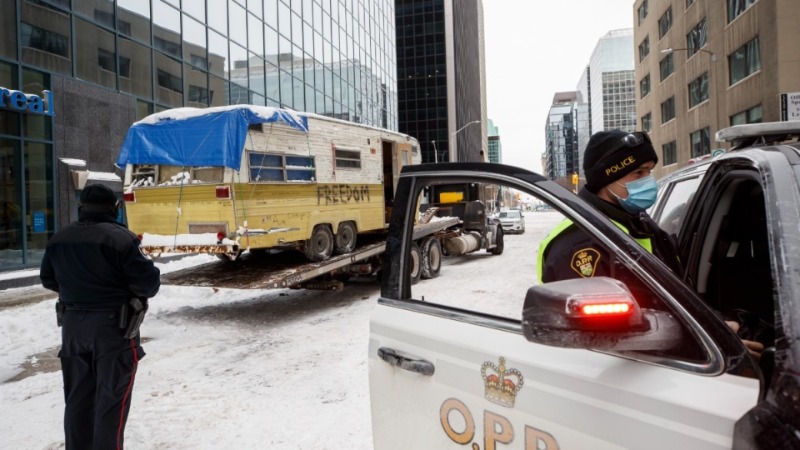 191 prisões depois, a polícia de Ottawa remove os veículos restantes do 'Freedom Convoy'