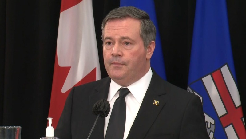 Kenney anunciará plano para suspender 'quase todas' as restrições do COVID-19 em Alberta até 1º de março