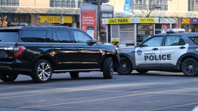 Homem morre após ser atropelado por veículo no centro de Toronto