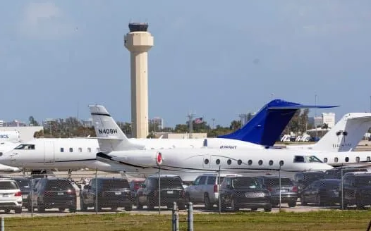 Passageiro sem instrução de voo pousa avião na Flórida após piloto passar mal