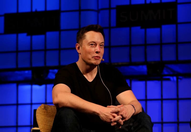 Elon Musk diz que acordo do Twitter está 'temporariamente suspenso'
