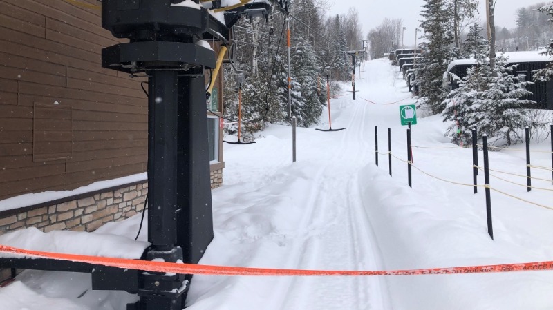 Criança morre após acidente em estação de esqui ao norte de Montreal