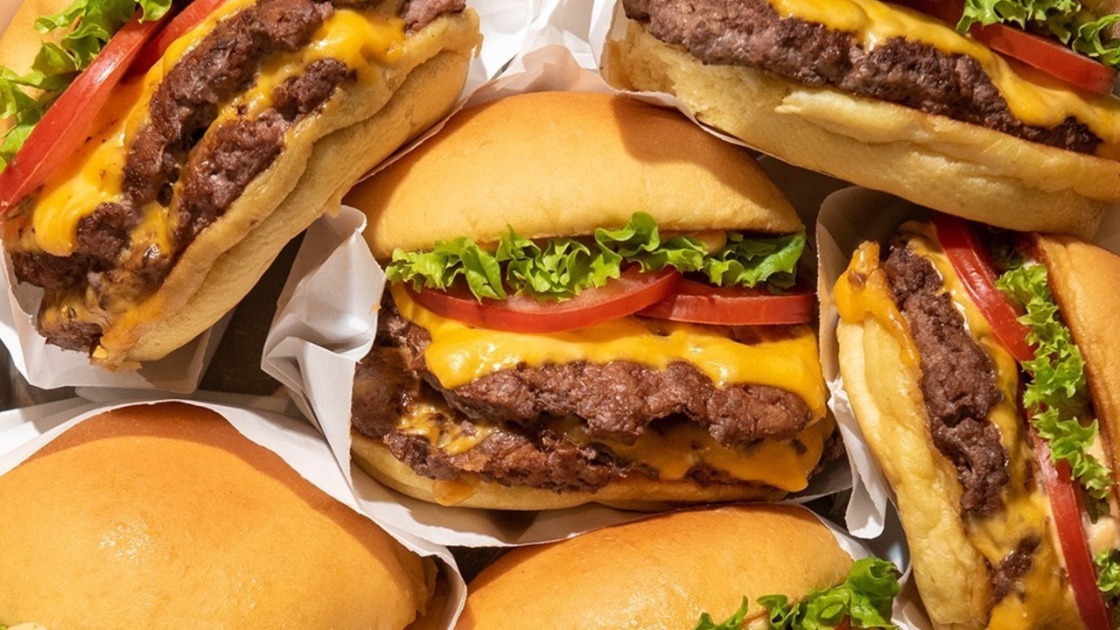 Popular rede de hambúrgueres dos EUA, Shake Shack, abrirá unidade em Toronto