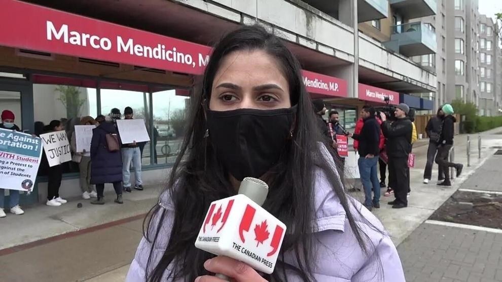 Mulher enfrenta deportação do Canadá por carta de admissão falsa em faculdade; entenda