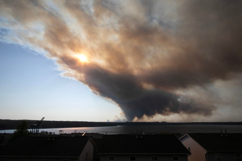 Halifax decreta estado de emergência devido a incêndio florestal fora de controle