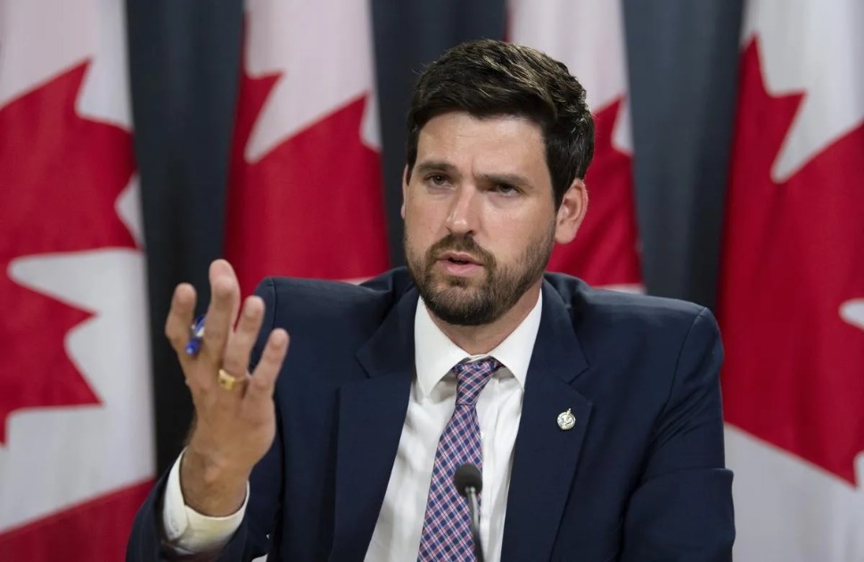 Novo sistema trará famílias de imigrantes para o Canadá mais rapidamente, garante Ministro