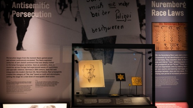 Museu do Holocausto de Toronto é inaugurado e compartilha histórias de dezenas de sobreviventes