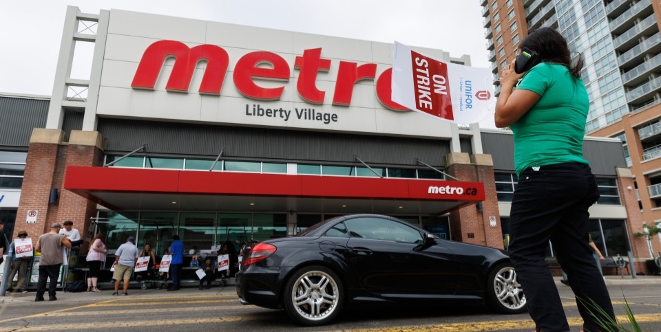 Metro doando produtos perecíveis enquanto lojas da área de Toronto permanecem fechadas durante greve
