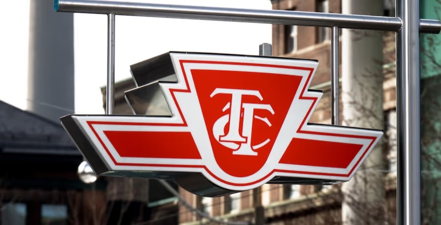 Tiroteio em estação de metrô de Toronto leva jovens ao hospital na última onda de violência no TTC