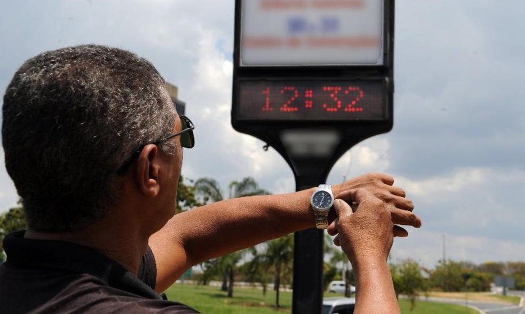 Governo brasileiro não considera retomar o horário de verão