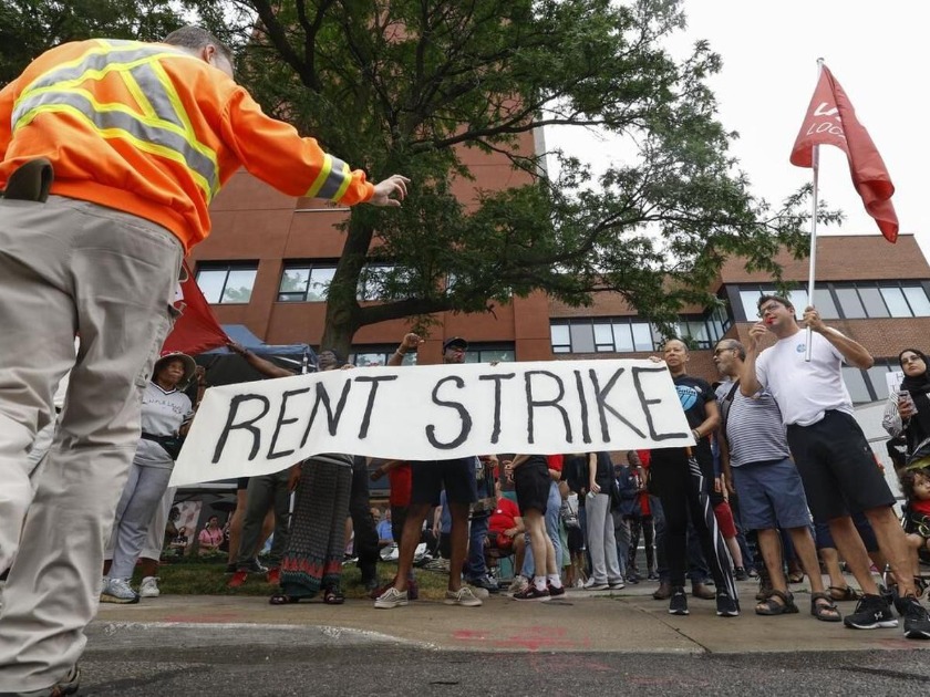 Mais de 500 inquilinos de 5 prédios de apartamentos em Toronto estão em 'greve de aluguel'; entenda