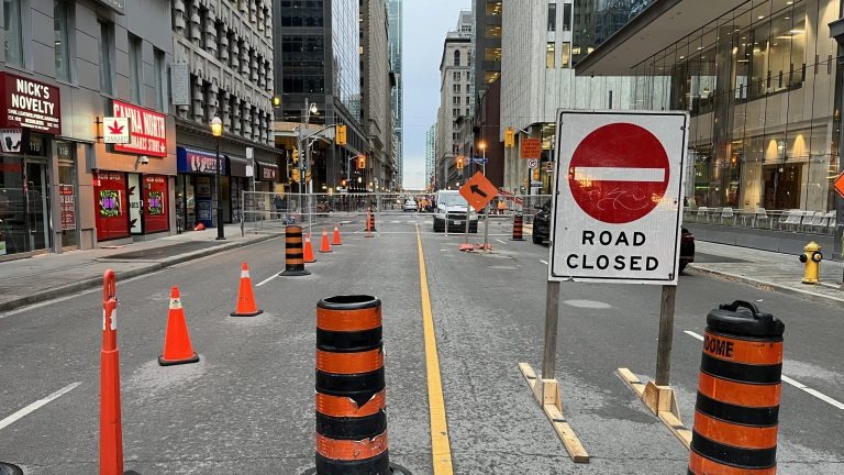 Principal cruzamento do centro de Toronto será fechado para obras nos trilhos do bonde TTC