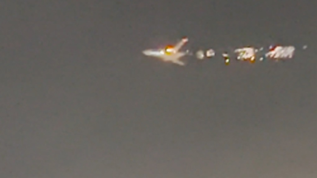 (Vídeo) Avião de carga Boeing faz pouso de emergência após falha no motor