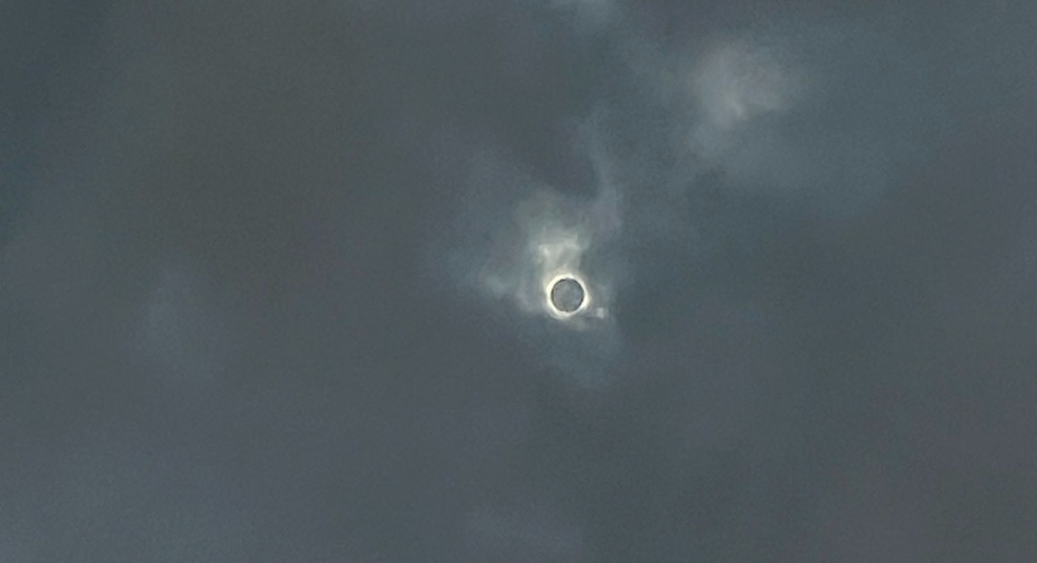 (Vídeo) Tempo nublado atrapalhou eclipse solar nas Cataratas do Niágara