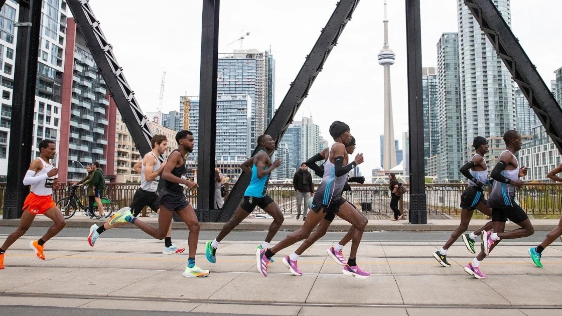 Dezenas de ruas fechadas em Toronto neste fim de semana para a maratona à beira-mar