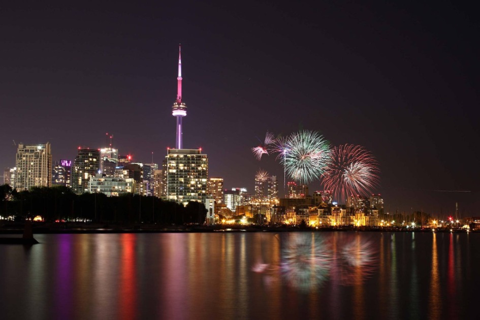 Victoria Day 2025 em Toronto: O que estará aberto e fechado e onde assistir aos fogos de artifício