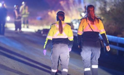 Menino de 15 anos morre e seis adolescentes ficam feridos depois que uma caminhonete vira a nordeste de Toronto