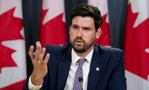 O novo Ministro da Imigração do Canadá é Sean Fraser