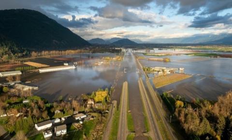 Estado de emergência provincial possível em B.C. após enchentes históricas e deslizamentos de terra