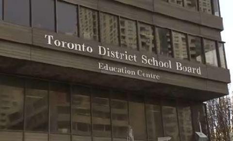 O Conselho Escolar do Distrito de Toronto concede isenções temporárias para cerca de 290 funcionários não vacinados