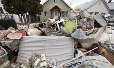 Agência de segurança de B.C. emite avisos de perigo ao trabalhador para limpeza de enchentes