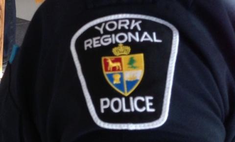 Polícia Regional de York procura suspeito após roubo à mão armada em Vaughan