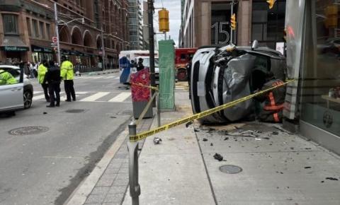 Acidente grave no centro de Toronto deixa 8 feridos